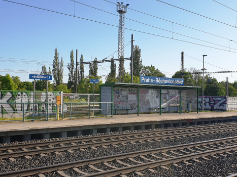 Praha-Běchovice střed Station