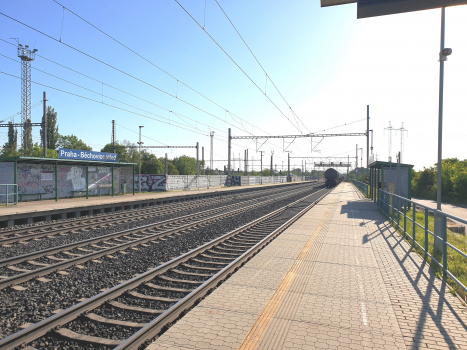 Praha-Běchovice střed Station
