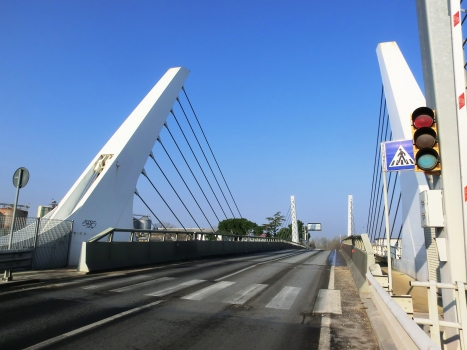 Klappbrücke über den Canale Candiano