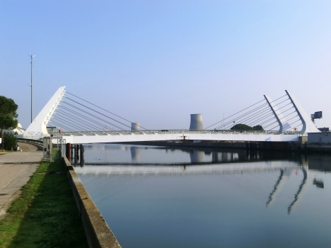 Pont basculant sur le Canale Candiano