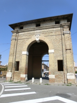 Serrata City Gate, southern side