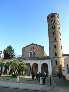 Basilique Saint-Apollinaire-le-Neuf