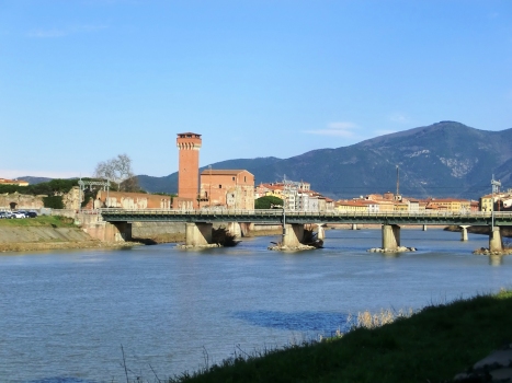Eisenbahnbrücke Pisa