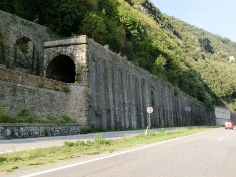 Tunnel de Borgo a Mozzano 1-2