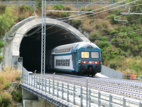 Caighei Tunnel eastern portal and Cervo Bridge