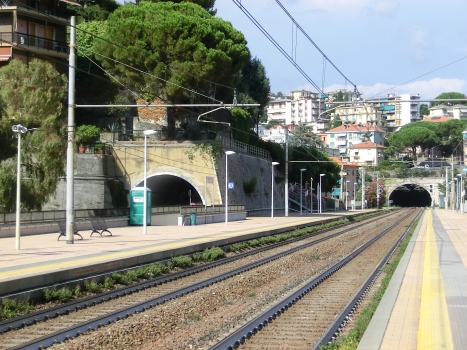 Platforms of Celle Ligure Station, with Gioia road Tunnel (on the left) and Costa Tunnel western portal