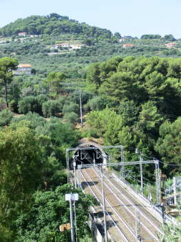 Dei Frantoi Tunnel eastern portal