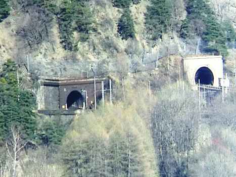Exilles Tunnels : Exilles North Tunnel (eastbound, on the left) and Exilles South Tunnel (westbound) western portals