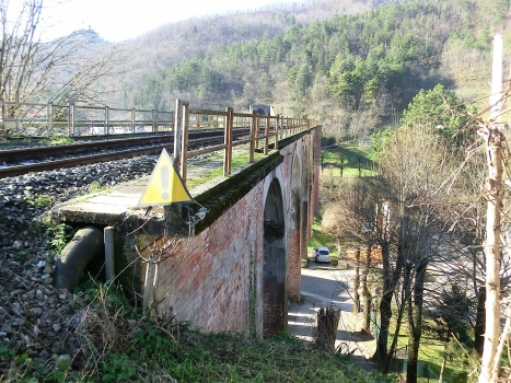 Lamone VI Bridge and, at the end, Vinco Tunnel northern portal