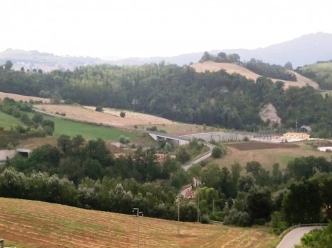 Panoramic view of the stretch between Laurinziano Tunnel (on the left) and Sadurano Tunnel (on the right)