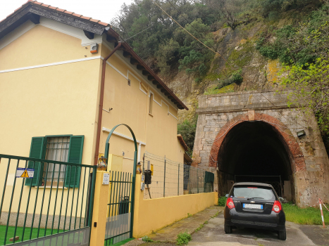 Noli-Capo Noli Tunnel , Noli (northern) portal