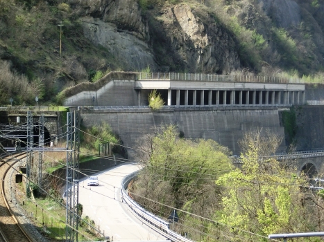 Pietrabissara Railway Tunnel eastern portal (on the left) and SP35 Pietrabissara Tunnel