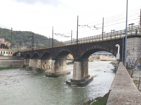 Eisenbahnbrücke Polcevera-Torbella