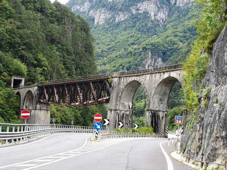 Ponte di Muro Viaduct and, on the left, Ponte di Muro I Tunnel northern portal