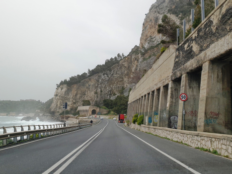 Porto Varigotti Tunnel