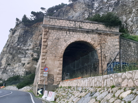Porto Varigotti-Tunnel