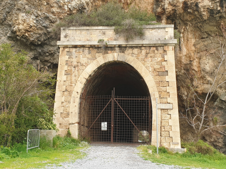 Porto Varigotti Tunnel