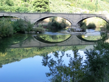 Pont sur le Serchio de Sesto a Moriano