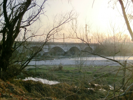 Eisenbahnbrücke über den Serio