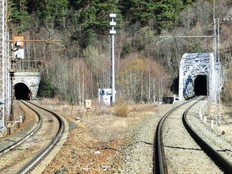 Serre la Voute North Tunnel (eastbound, on the left) and Serre la Voute South Tunnel (westbound, behind Serre la Voute II Bridge) western portals