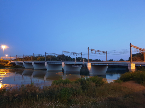 Pont ferroviaire sur le Tanaro