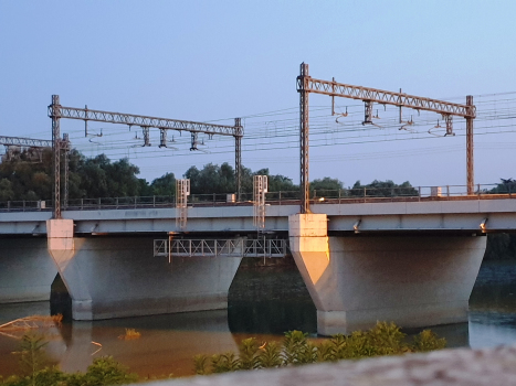 Tanaro-Eisenbahnbrücke