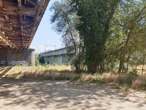 Tevere railroad Bridge (on the left) and Tevere HSL Viaduct