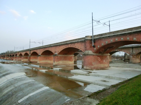 Eisenbahnbrücke über die Trebbia