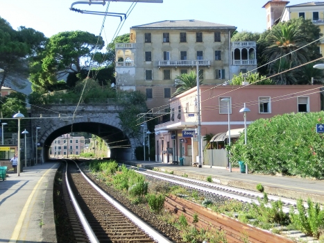 Zoagli Tunnel southern portal and Zoagli Station