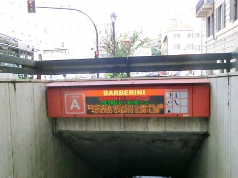 Station de métro Barberini - Fontana di Trevi