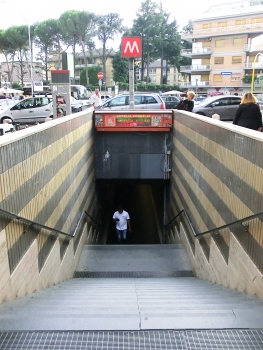 Metrobahnhof Cornelia