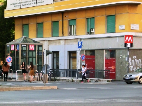 Metrobahnhof Ponte Lungo