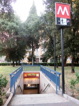 Re di Roma Metro Station access