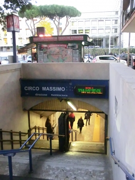 Circo Massimo Metro Station, access