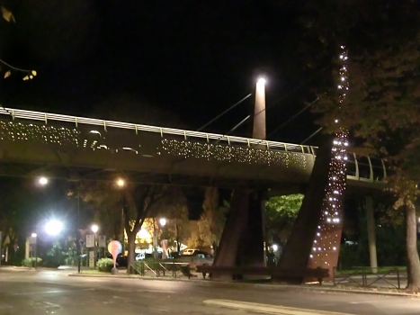 Geh- und Radwegbrücke über die Via Roma
