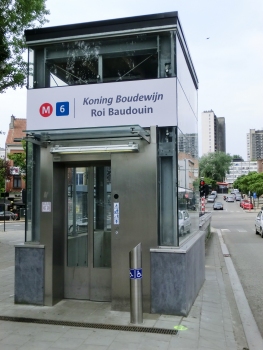 Roi Baudouin Metro Station lift