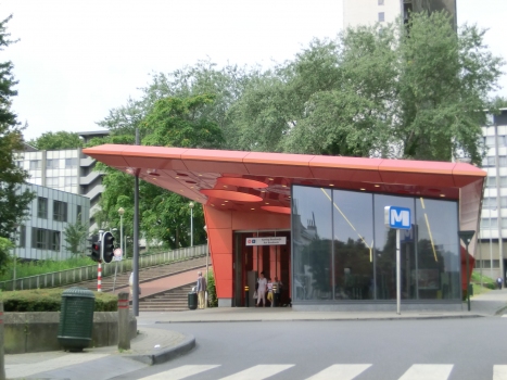 Roi Baudouin Metro Station access