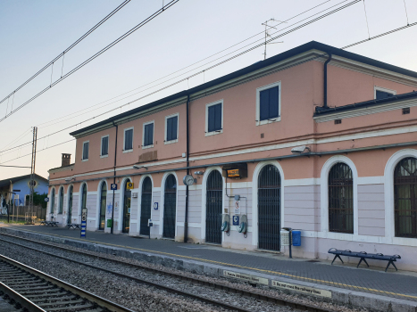 Bahnhof Sagrado