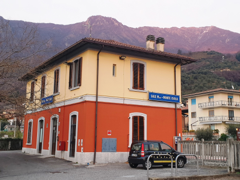 Sale Marasino Station