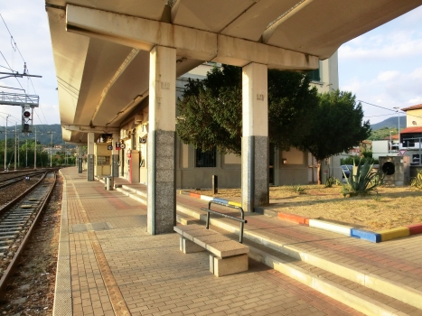 Santo Stefano di Magra Station