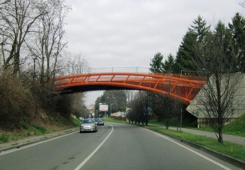 Geh- und Radwegbrücke über die via Allo Stadio