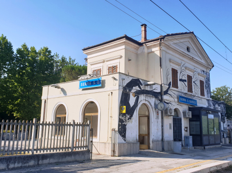 Gare de Serra San Quirico