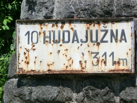 Huda Juzna Tunnel southern portal sign