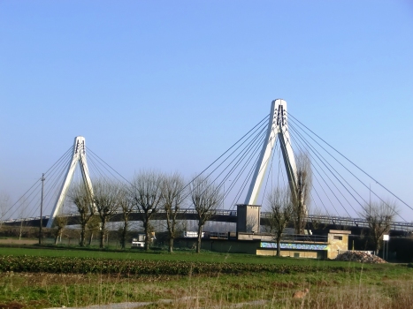 Schrägseilbrücke Ostellato