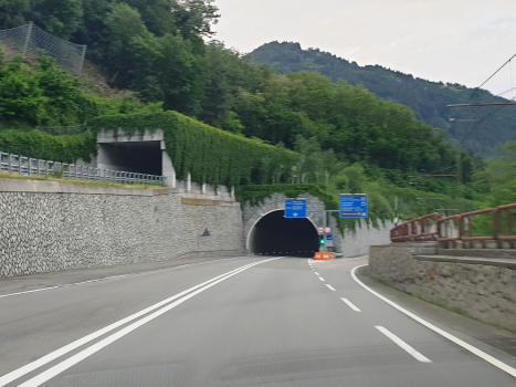Hoher Graben (on the left) and Dorf Messavilla Tunnels