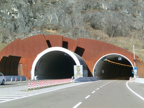 La Rupe Tunnel eastern portals