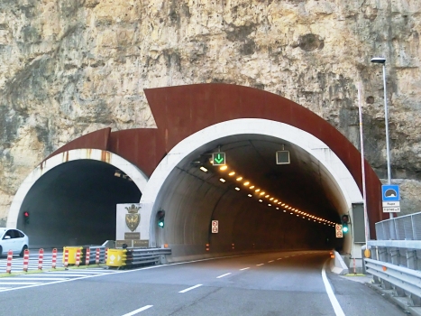 La Rupe Tunnel eastern portals