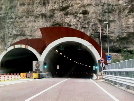 La Rupe Tunnel northern portals