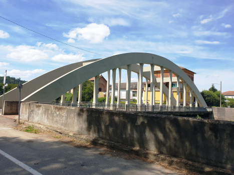 Nouveau pont sur le Belbo