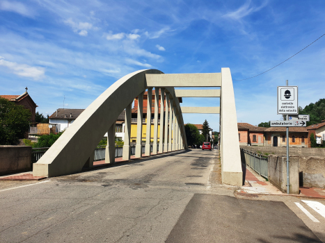 Nouveau pont sur le Belbo